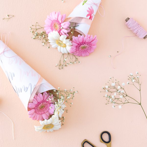 DIY: Muttertagsgeschenk – Blumeneinschlagpapier gestalten