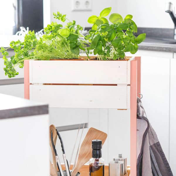 DIY Servierwagen bauen und mit SCHÖNER WOHNEN Home Buntlack streichen