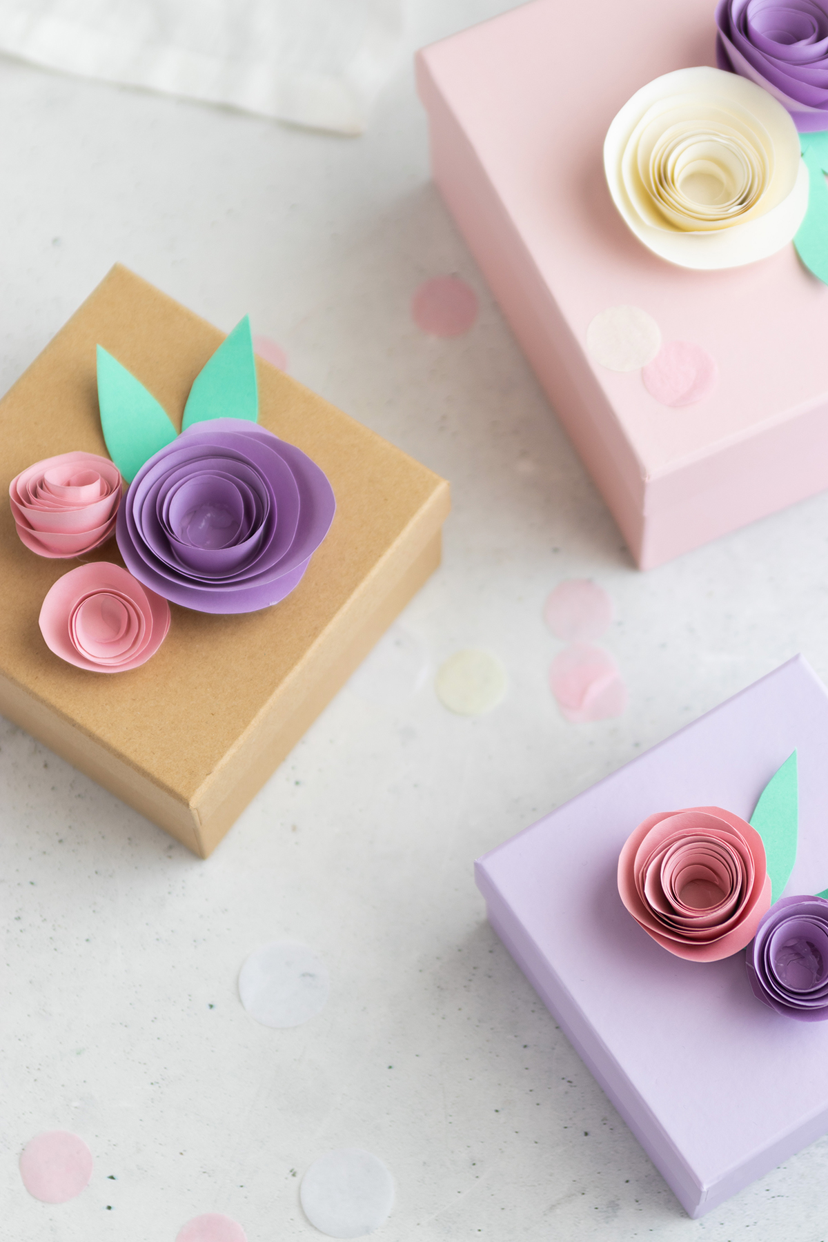 DIY Schmetterlinge und Blumen aus Papier basteln