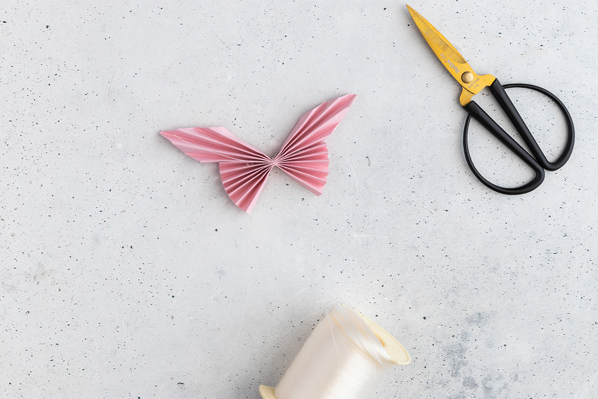 DIY Schmetterlinge und Blumen aus Papier basteln
