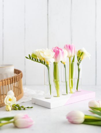Frühlingsdeko Blumenvasen aus Reagenzgläser