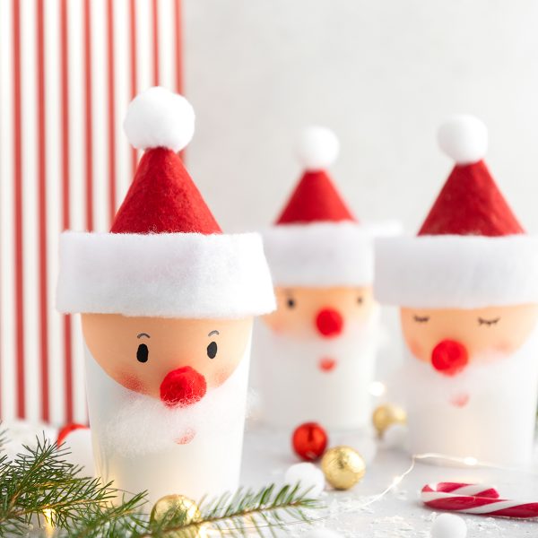 Kleine Santa-Becher: DIY Geschenkverpackung für Weihnachten