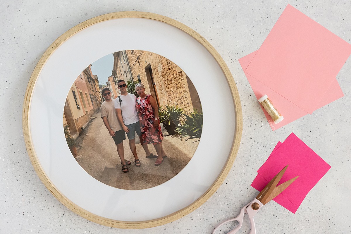 DIY Muttertagsgeschenk: Bild mit Papierblumen basteln