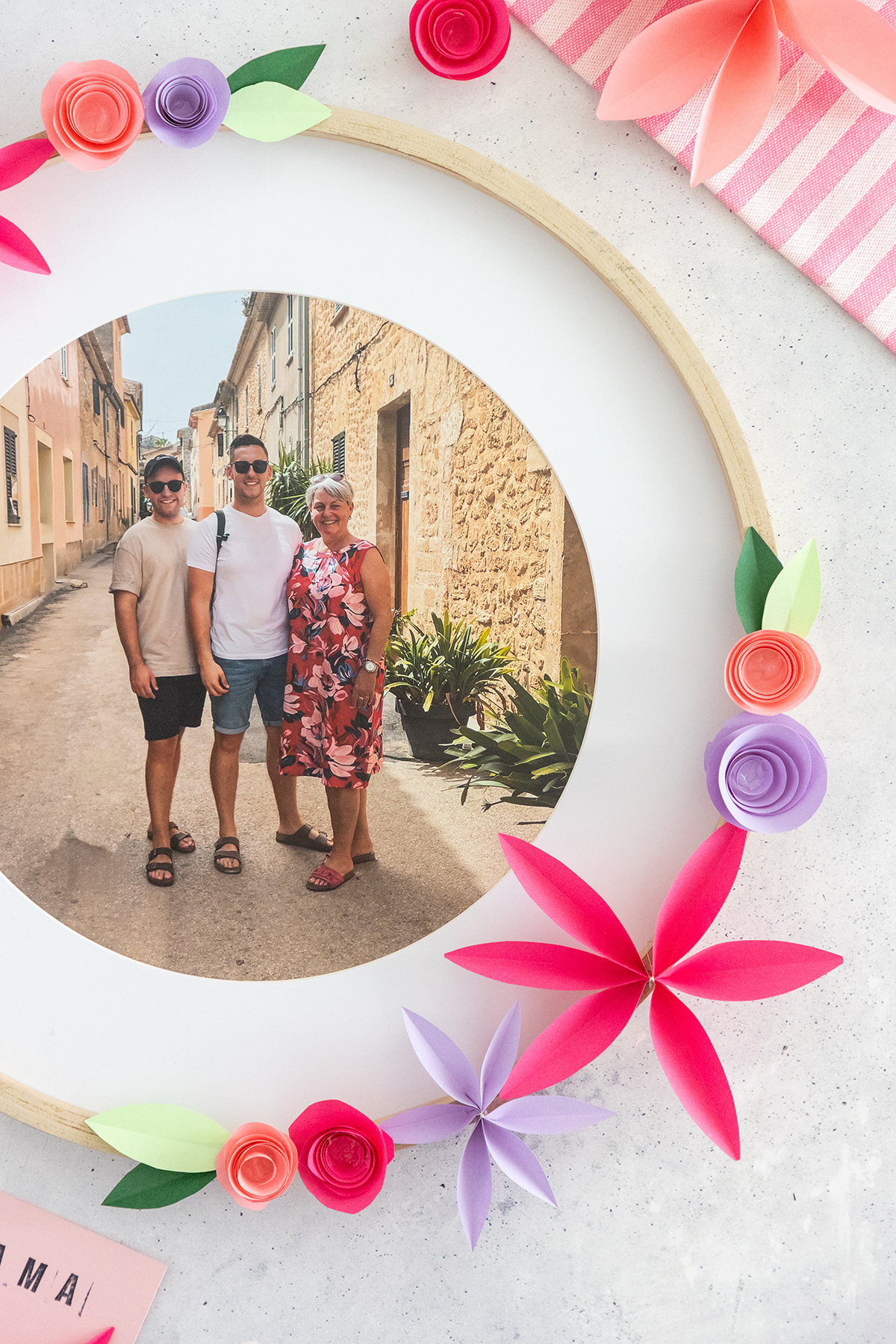 DIY Muttertagsgeschenk: Bild mit Papierblumen basteln