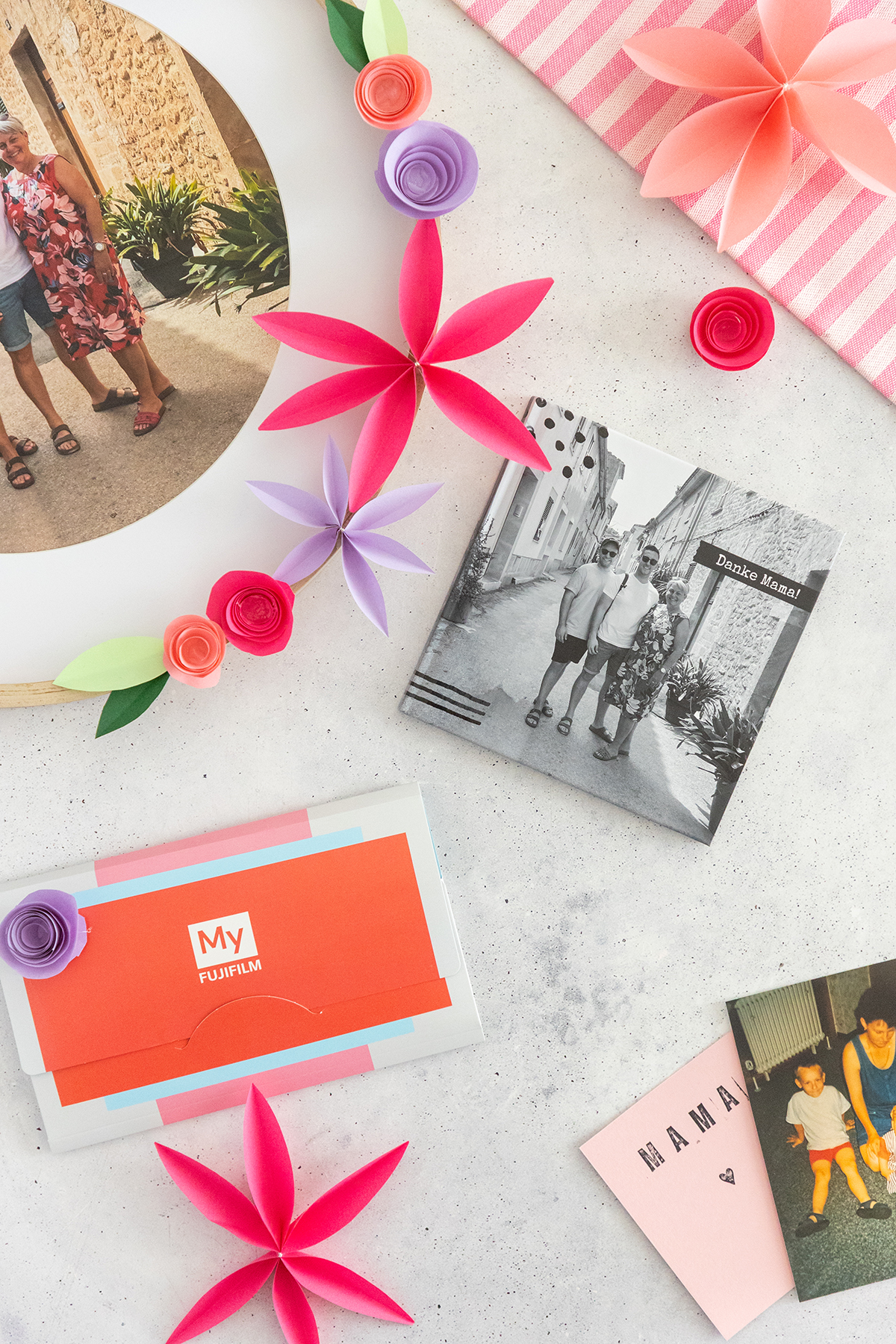 DIY Muttertagsgeschenk: Bild mit Papierblumen basteln