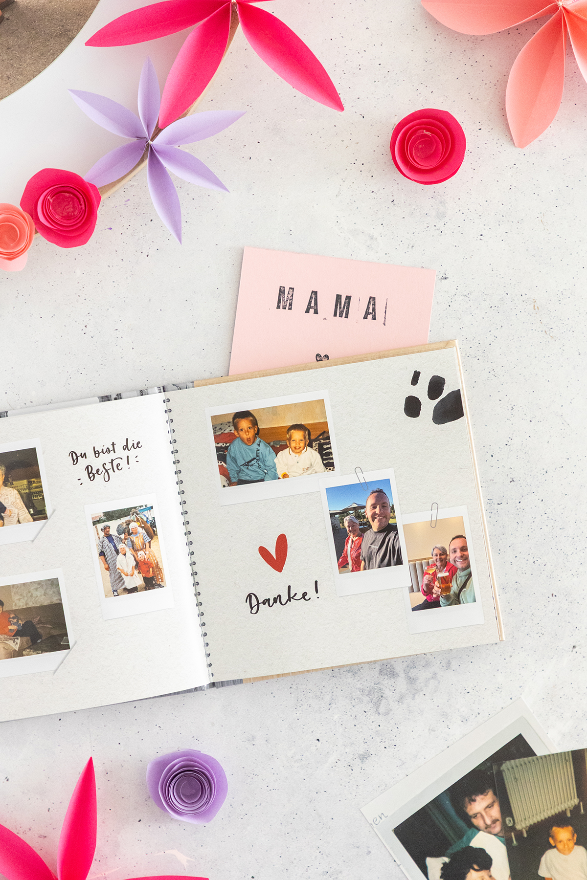 DIY Muttertagsgeschenk: Bild mit Papierblumen basteln