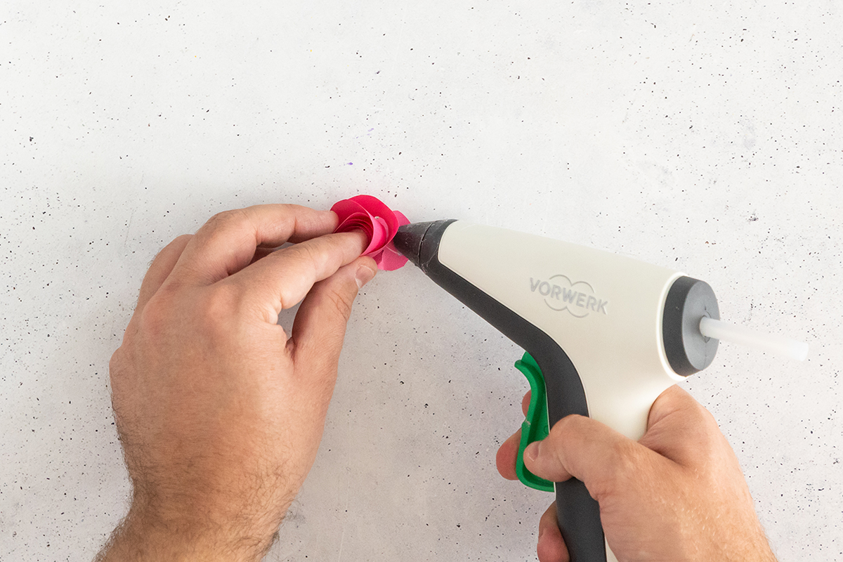 DIY Muttertagsgeschenk: Bild mit Papierblumen basteln