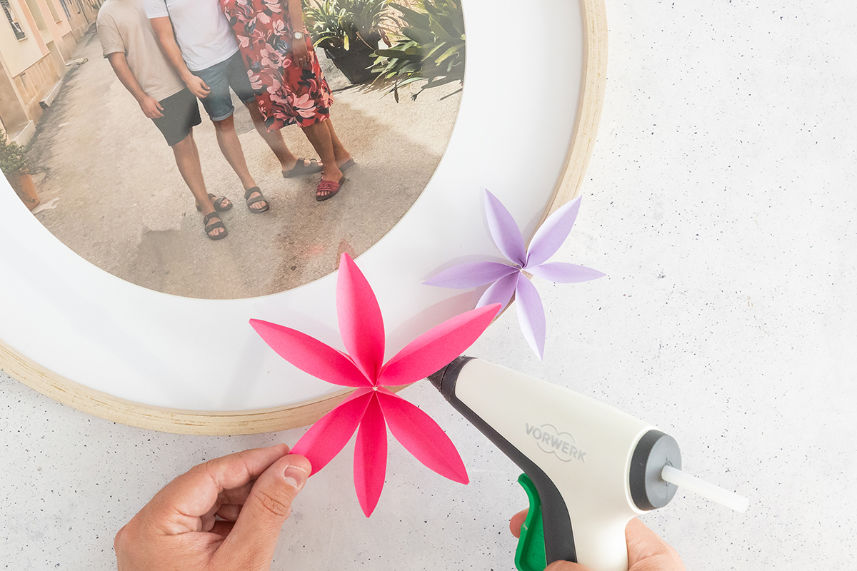 DIY Muttertagsgeschenk: Bild mit Papierblumen basteln