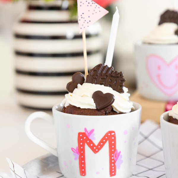Muffin in der Tasse: Süße DIY Geburtstagsidee im Miniformat